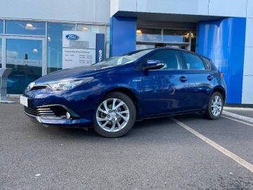 TOYOTA AURIS Hybride 136h - BV CVT  II 2013 BERLINE Dynamic PHASE 2